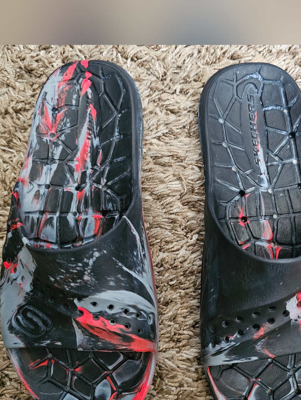 Skechers boys black red Swirl slides slip on Hogan Aqua size 5 sandal Shoes